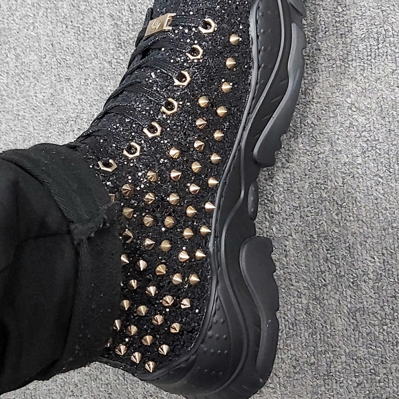 Shoes - Picture 2 of 3